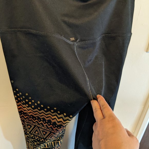 Mika Yoga Wear Henna Mandala contrast leggings - Picture 9 of 9